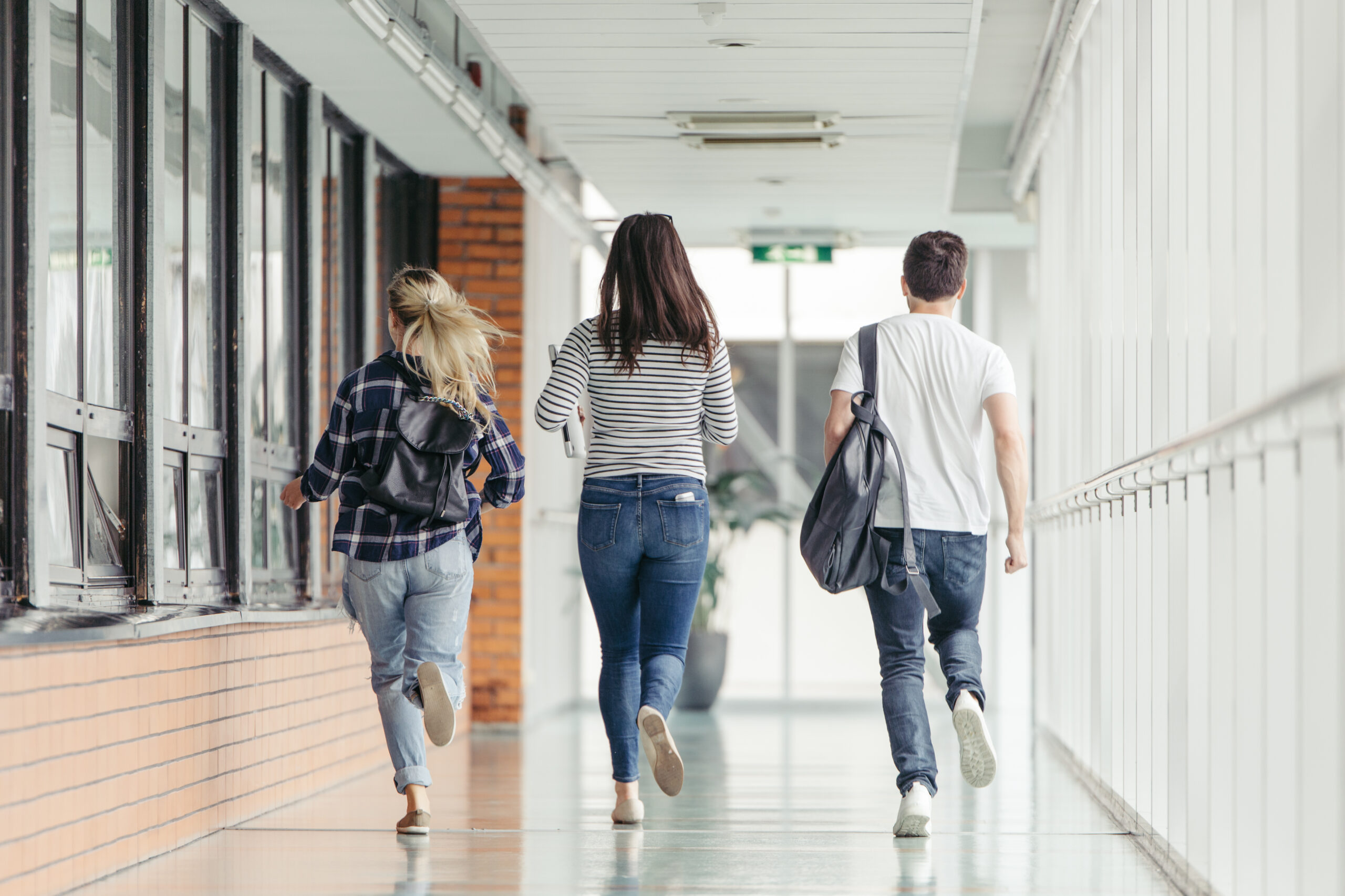 friends-running-college-hall